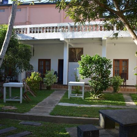 Aroma Guest House Mirissa Esterno foto