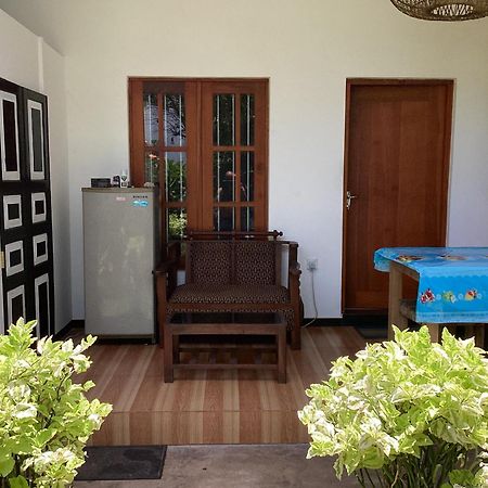 Aroma Guest House Mirissa Esterno foto