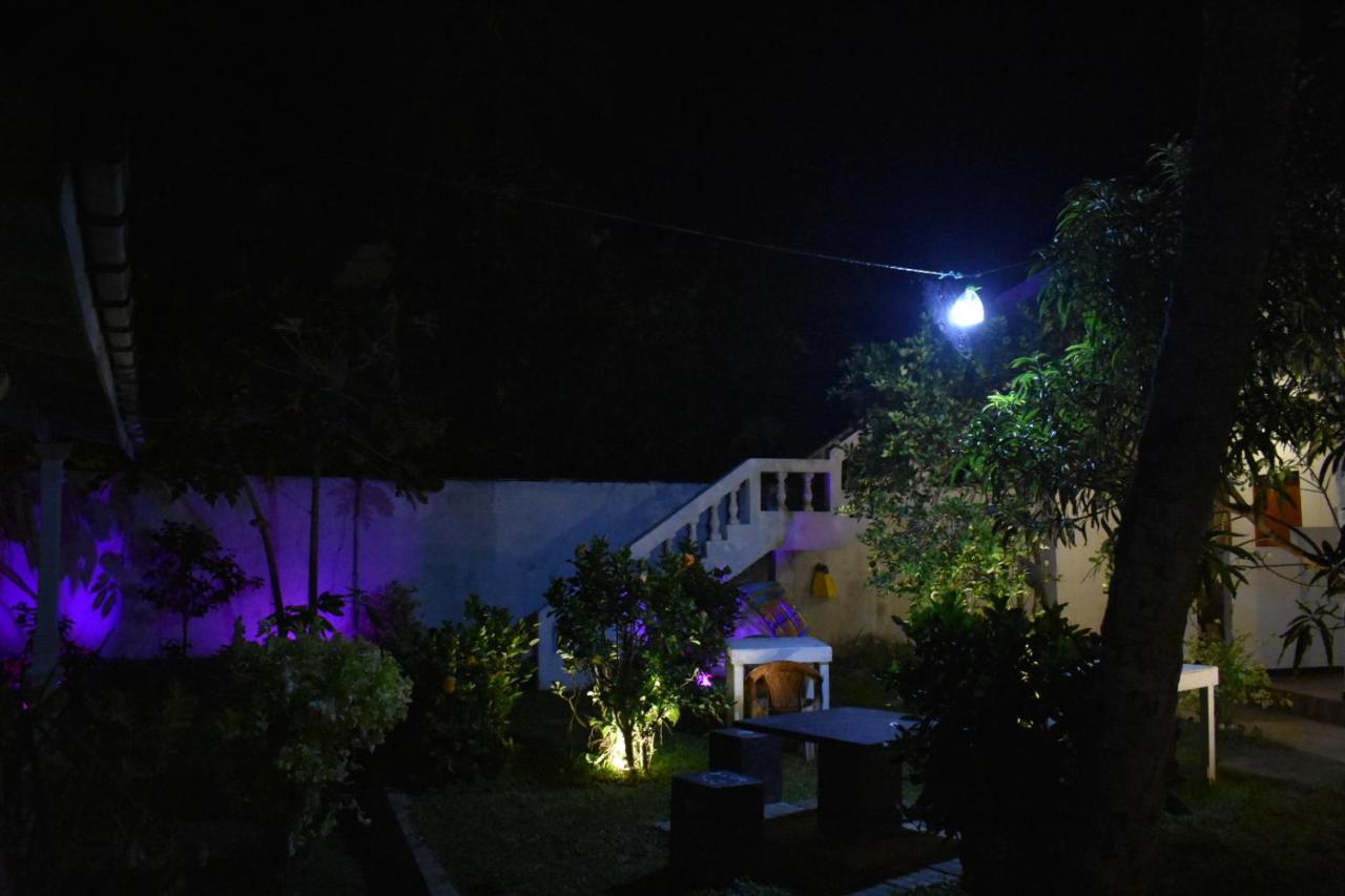 Aroma Guest House Mirissa Esterno foto