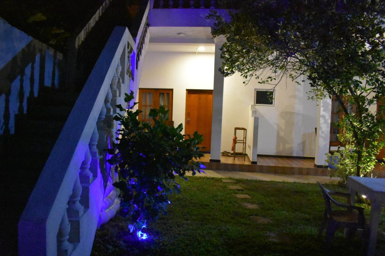 Aroma Guest House Mirissa Esterno foto
