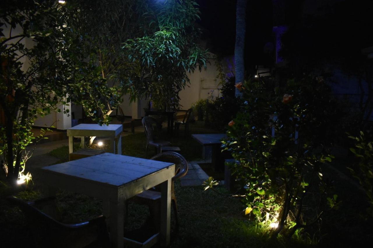 Aroma Guest House Mirissa Esterno foto