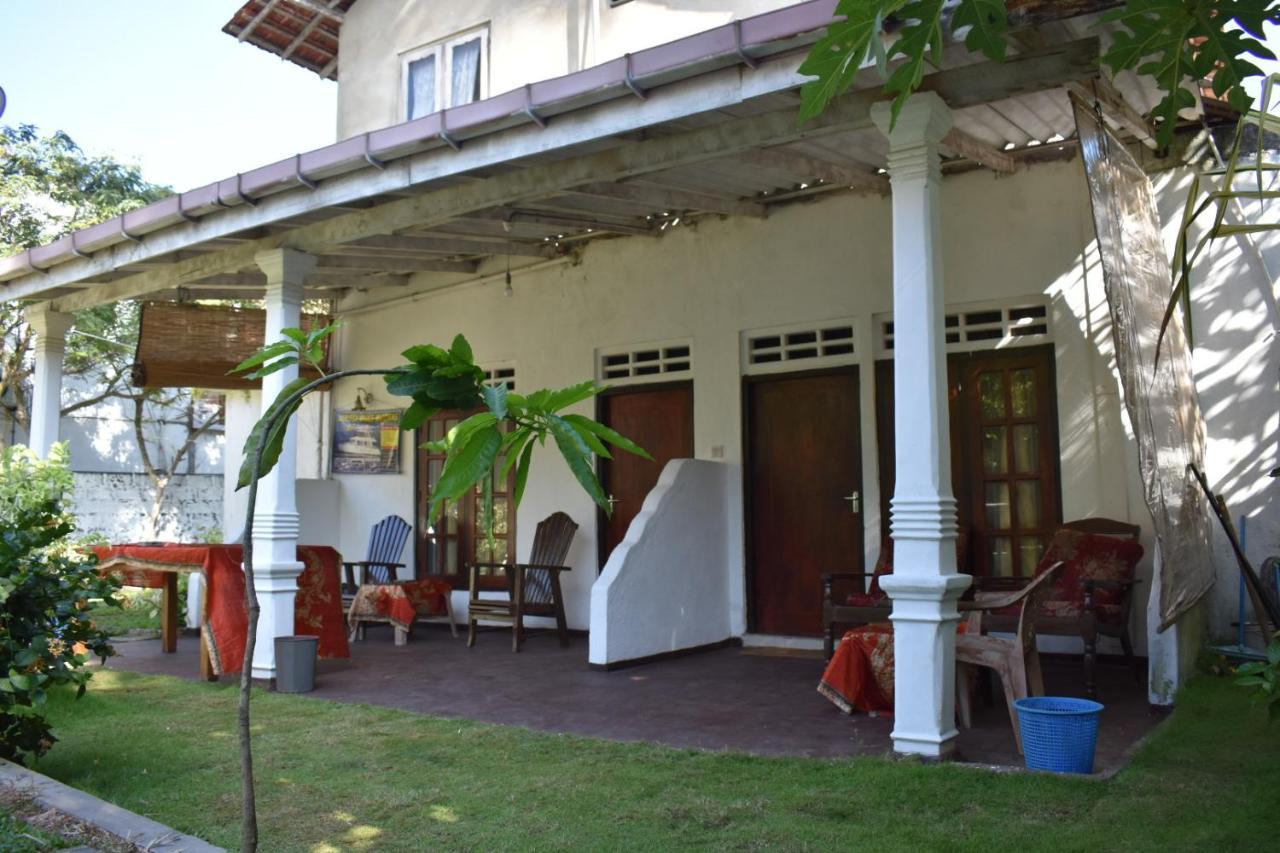 Aroma Guest House Mirissa Esterno foto