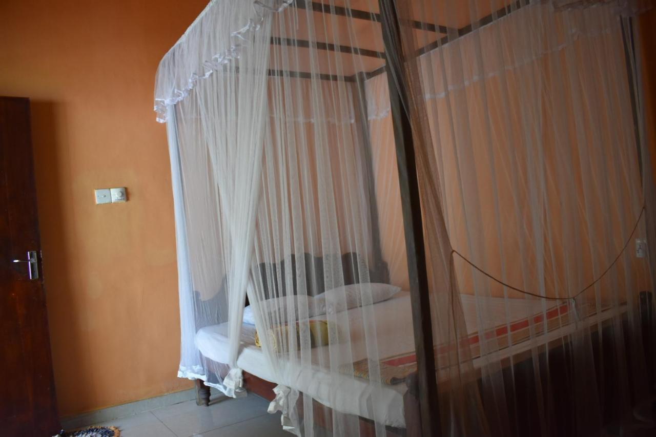 Aroma Guest House Mirissa Esterno foto