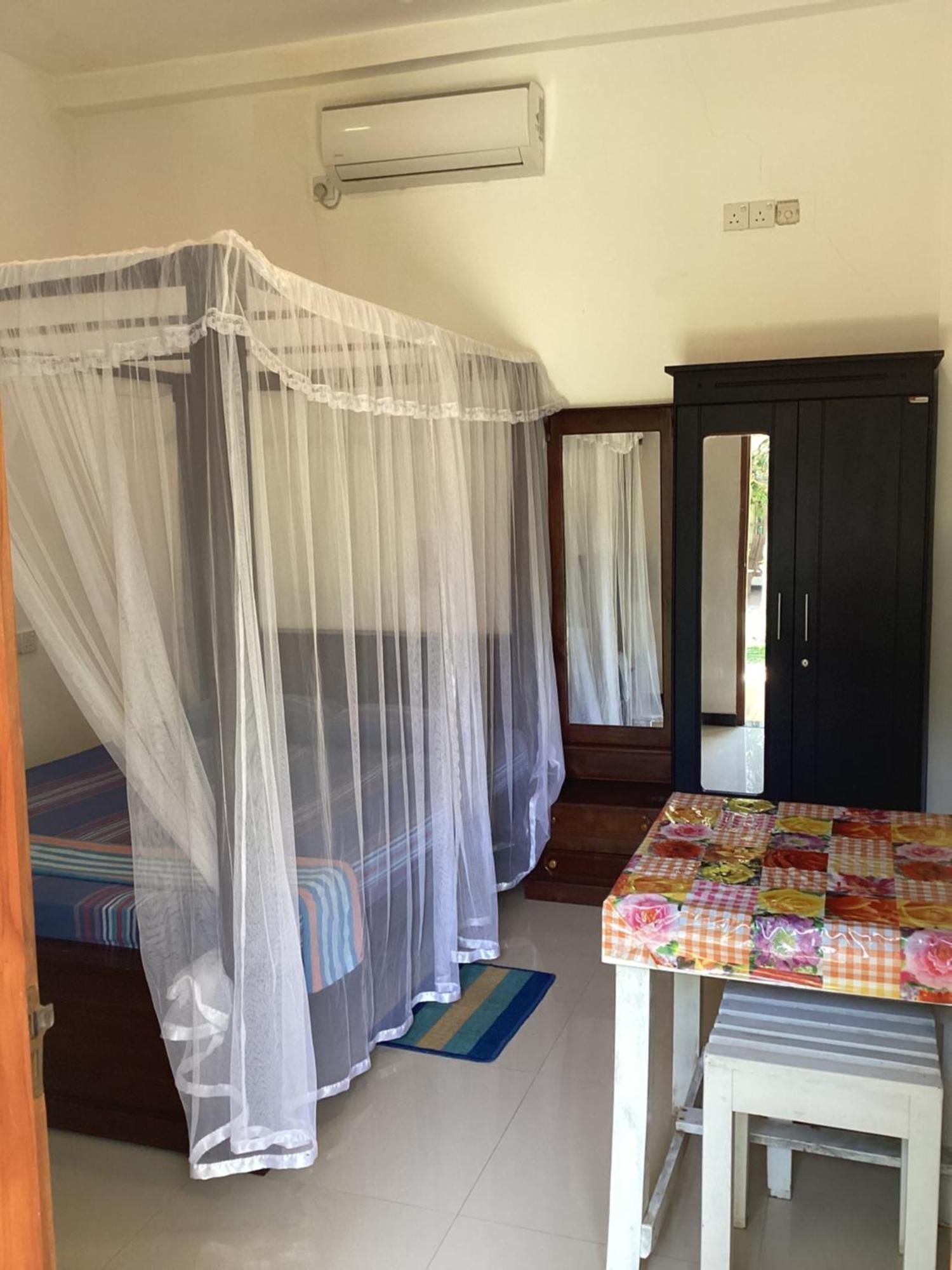Aroma Guest House Mirissa Esterno foto