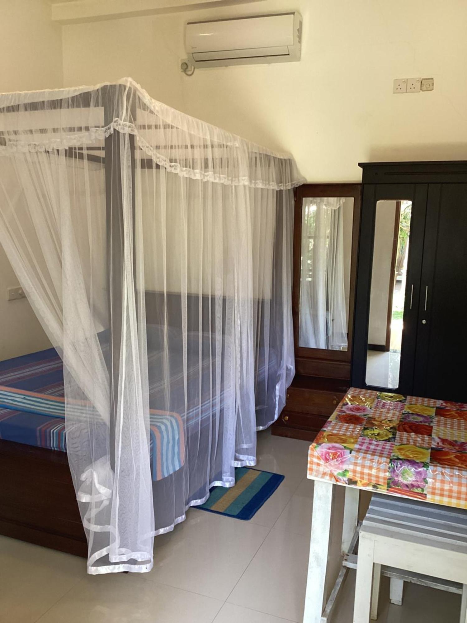 Aroma Guest House Mirissa Esterno foto